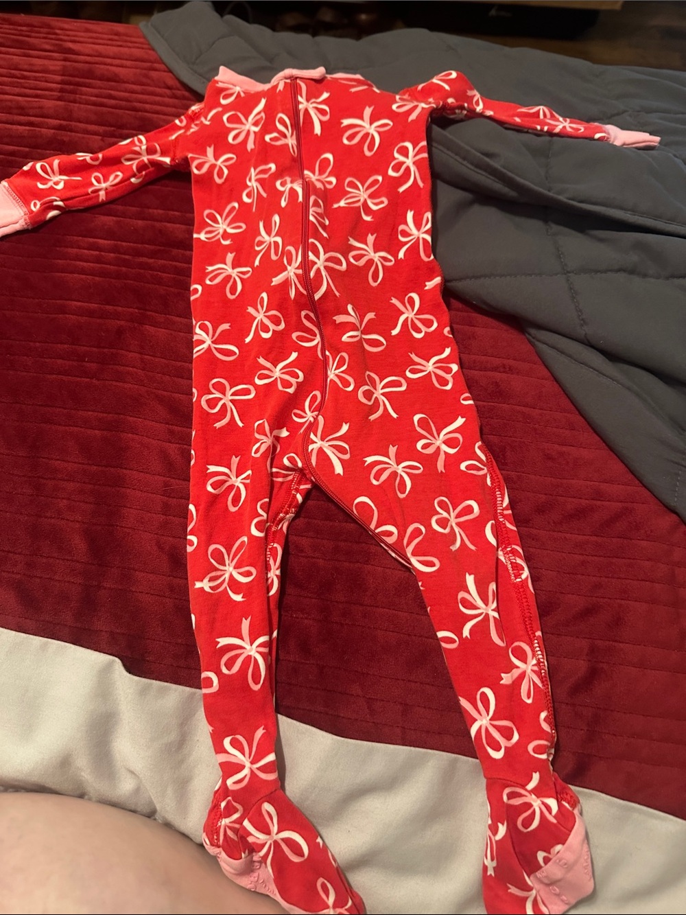 The Beaufort Bonnet Company size 12-18 m Kids Red Bow-Print One-Piece Sleepwear